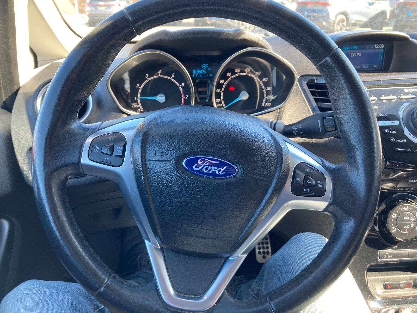 Hvid Ford Fiesta fra 2014