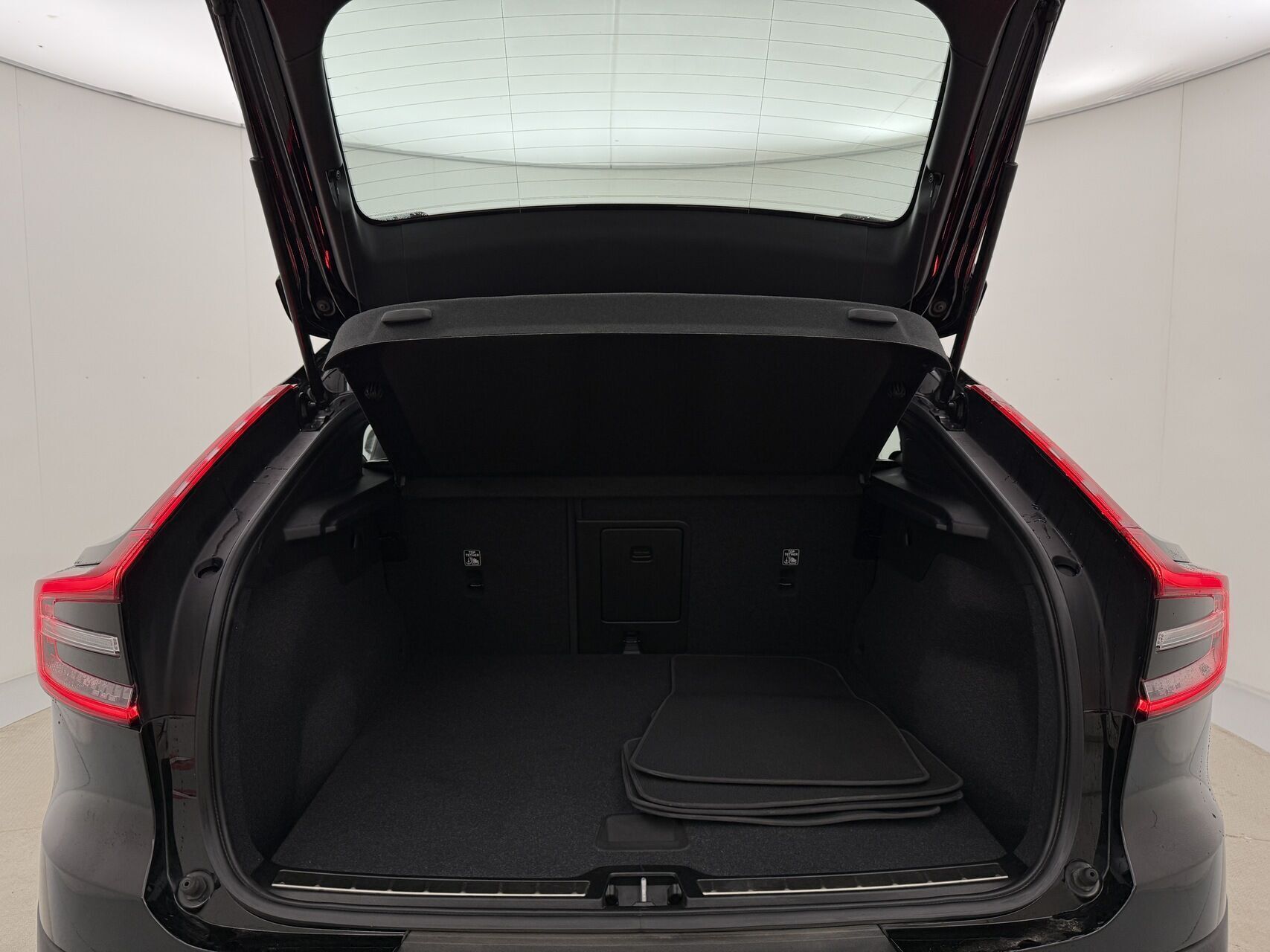 Sort Volvo C40 fra 2023