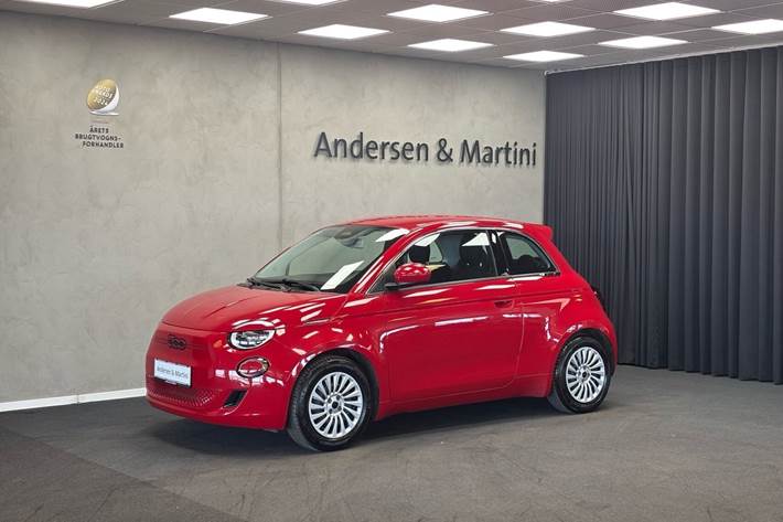 Rød Fiat 500e fra 2023