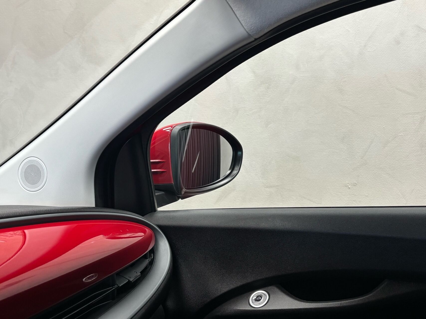 Rød Fiat 500e fra 2023