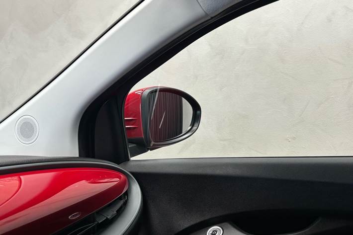 Rød Fiat 500e fra 2023