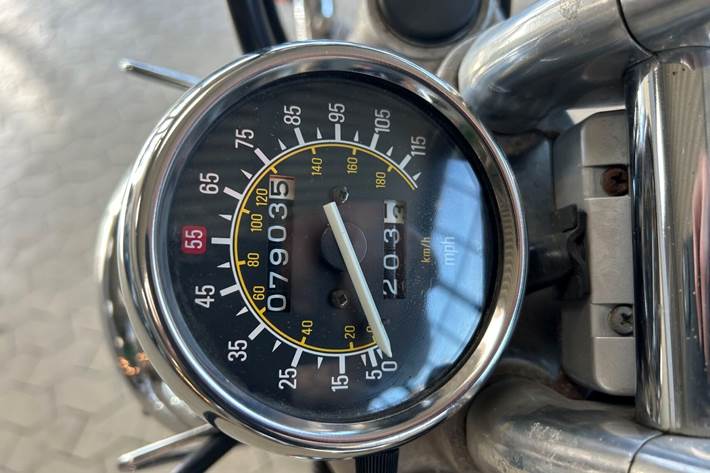 Blå Yamaha XV 535 fra 2026 set udefra