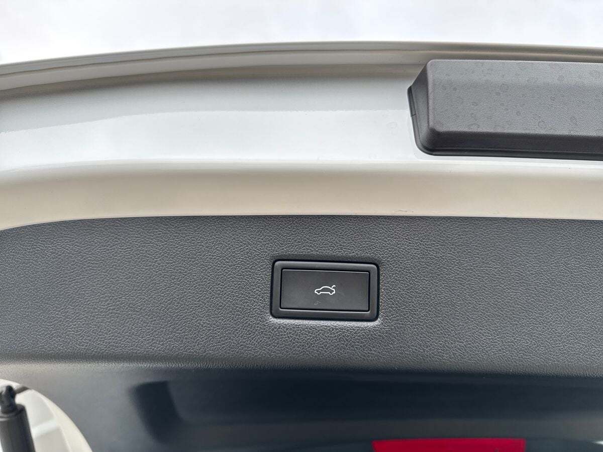 Hvid Ford Explorer fra 2025