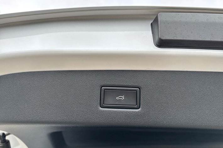 Hvid Ford Explorer fra 2025