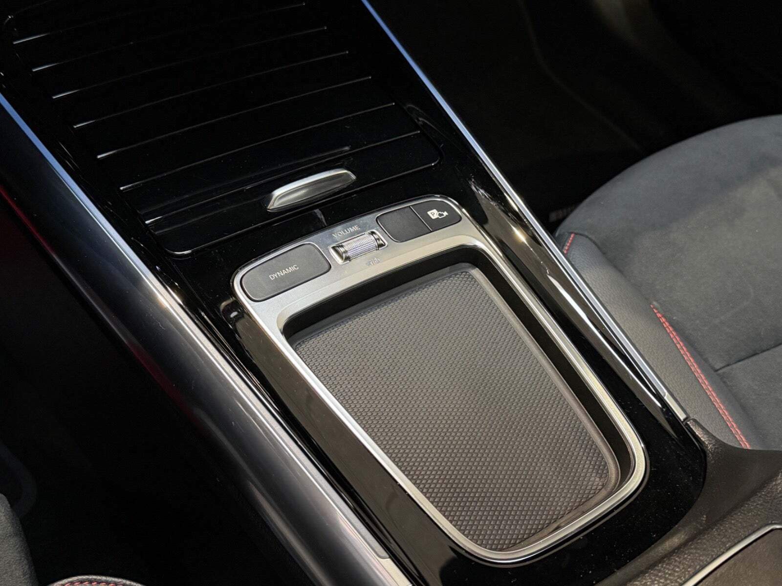 Sort Mercedes EQA350 fra 2024