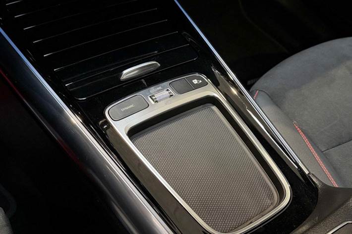 Sort Mercedes EQA350 fra 2024