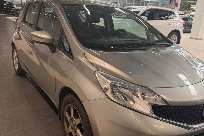 Grå Nissan Note fra 2014