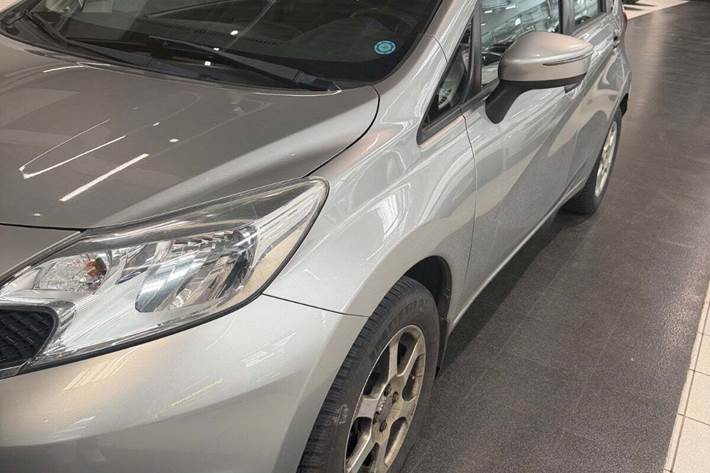 Grå Nissan Note fra 2014