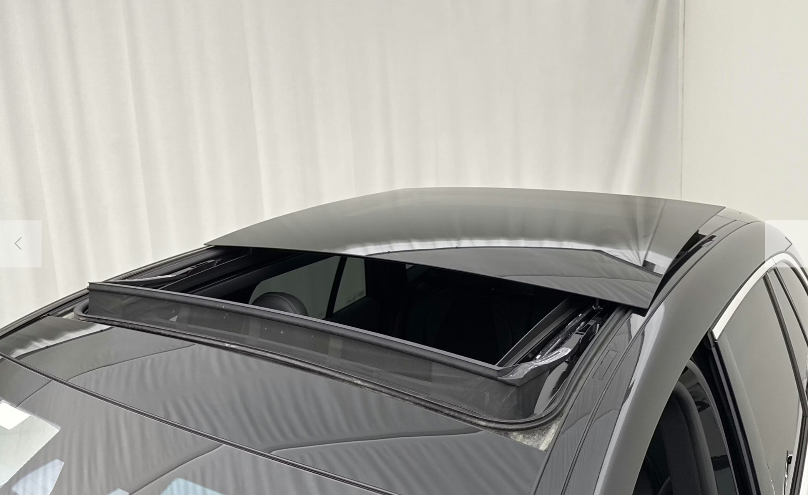 Sort Mercedes EQE500 SUV fra 2024