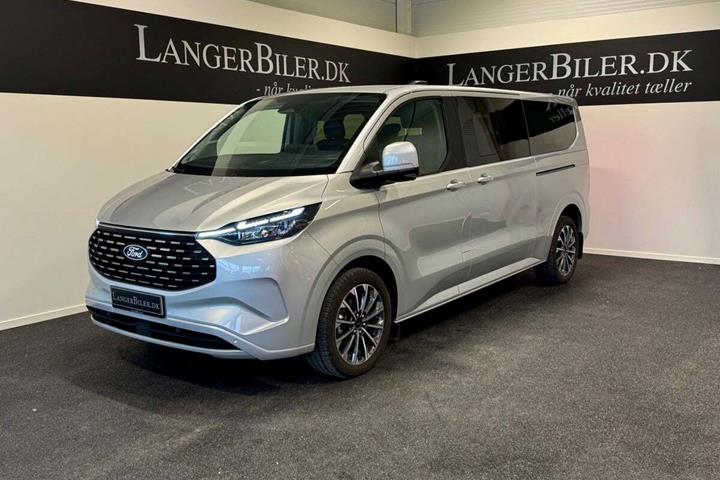 Sølv Ford Tourneo Custom 340 L2 fra 2024 set udefra