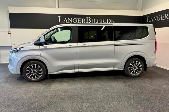 Sølv Ford Tourneo Custom 340 L2 fra 2024