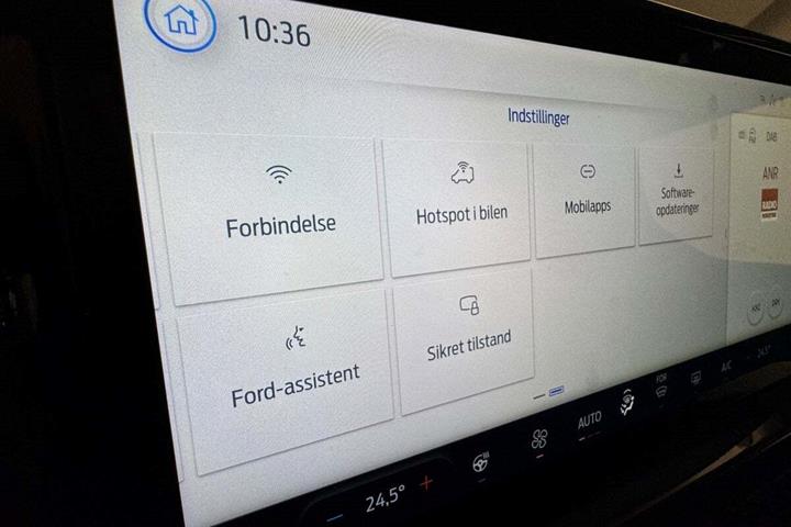 Sølv Ford Tourneo Custom 340 L2 fra 2024 set indefra
