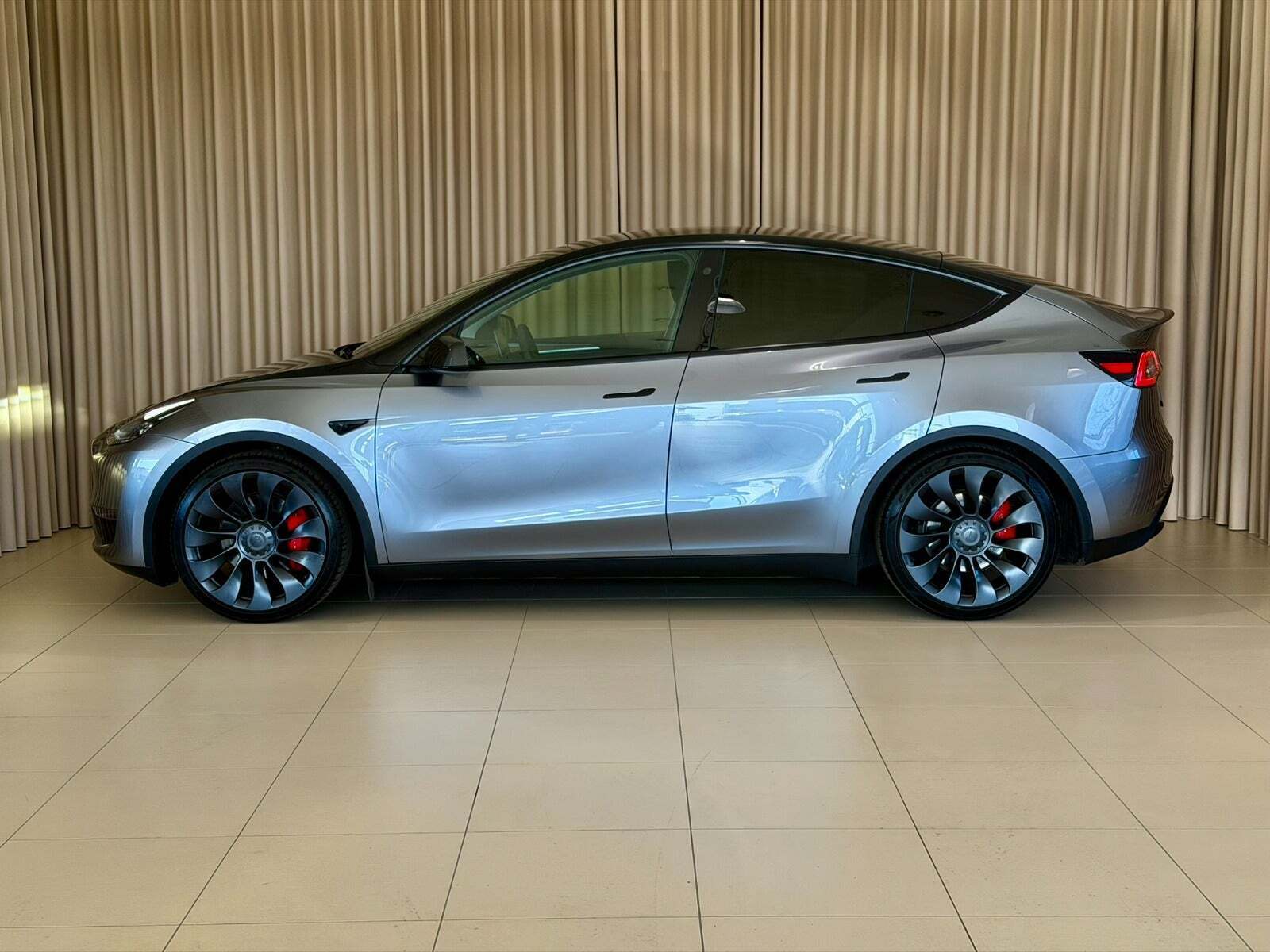 Tesla Model Y Performance AWD