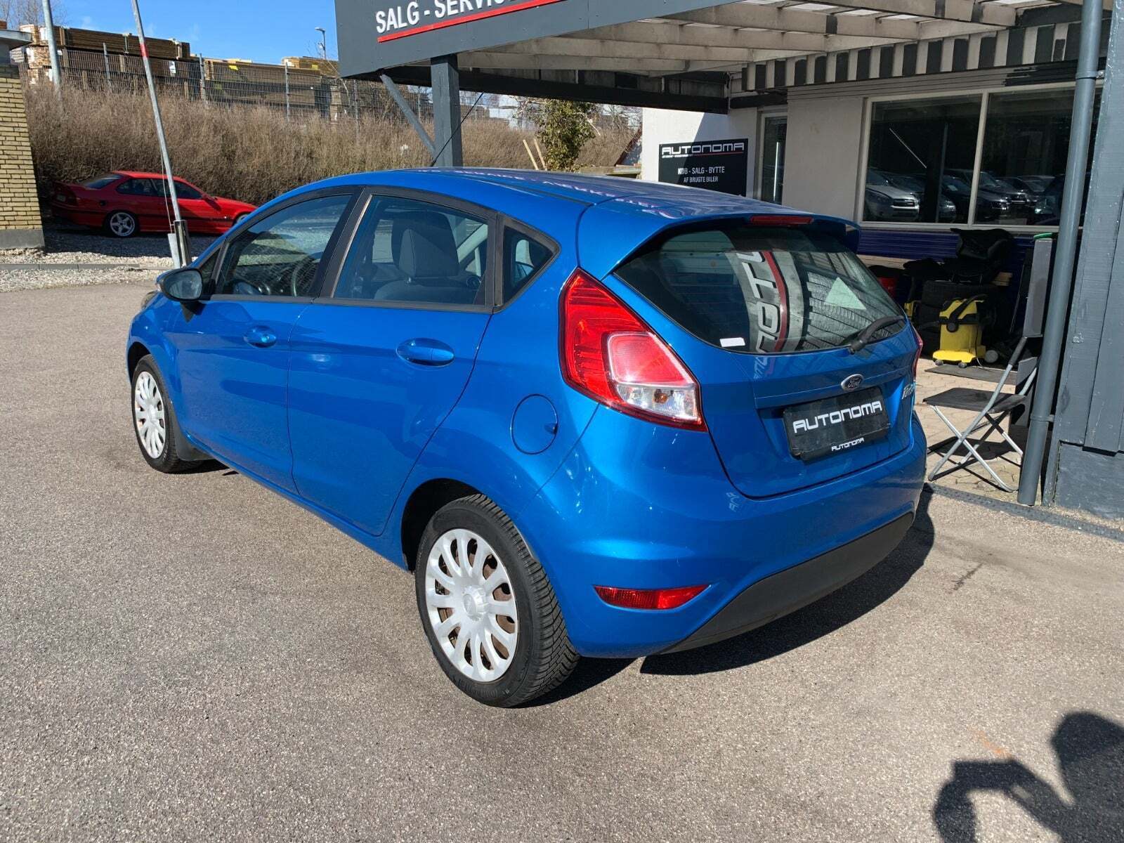 Blå Ford Fiesta fra 2014
