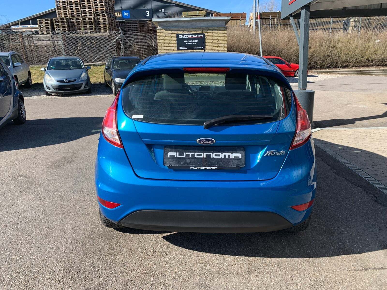 Blå Ford Fiesta fra 2014