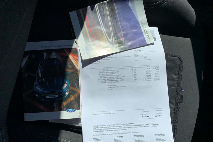 Blå Ford Fiesta fra 2014