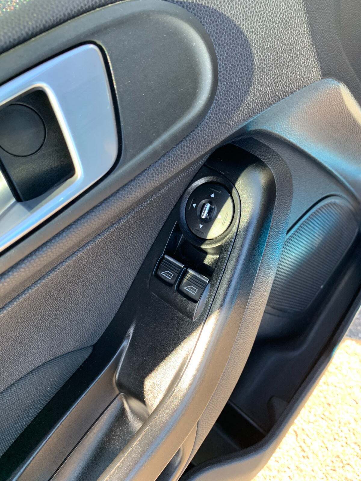 Blå Ford Fiesta fra 2014