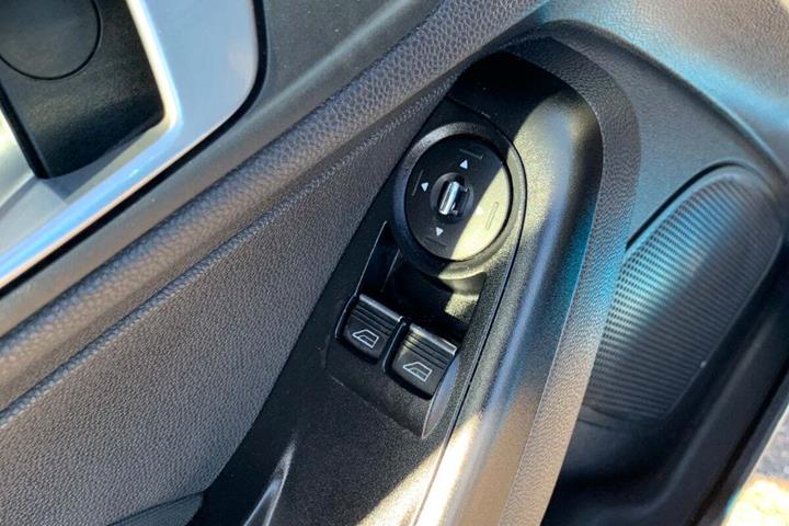 Blå Ford Fiesta fra 2014