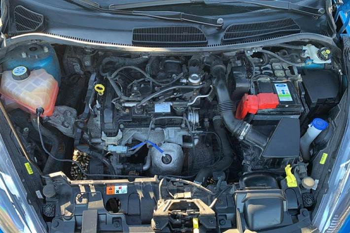 Blå Ford Fiesta fra 2014