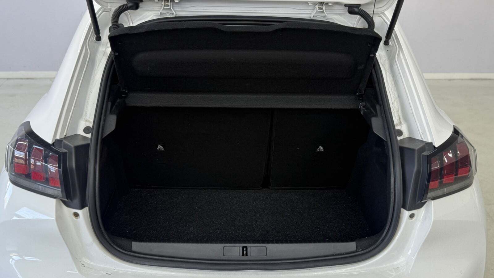 Hvid Peugeot 208 fra 2020