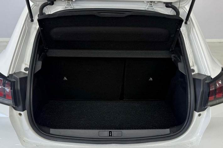 Hvid Peugeot 208 fra 2020