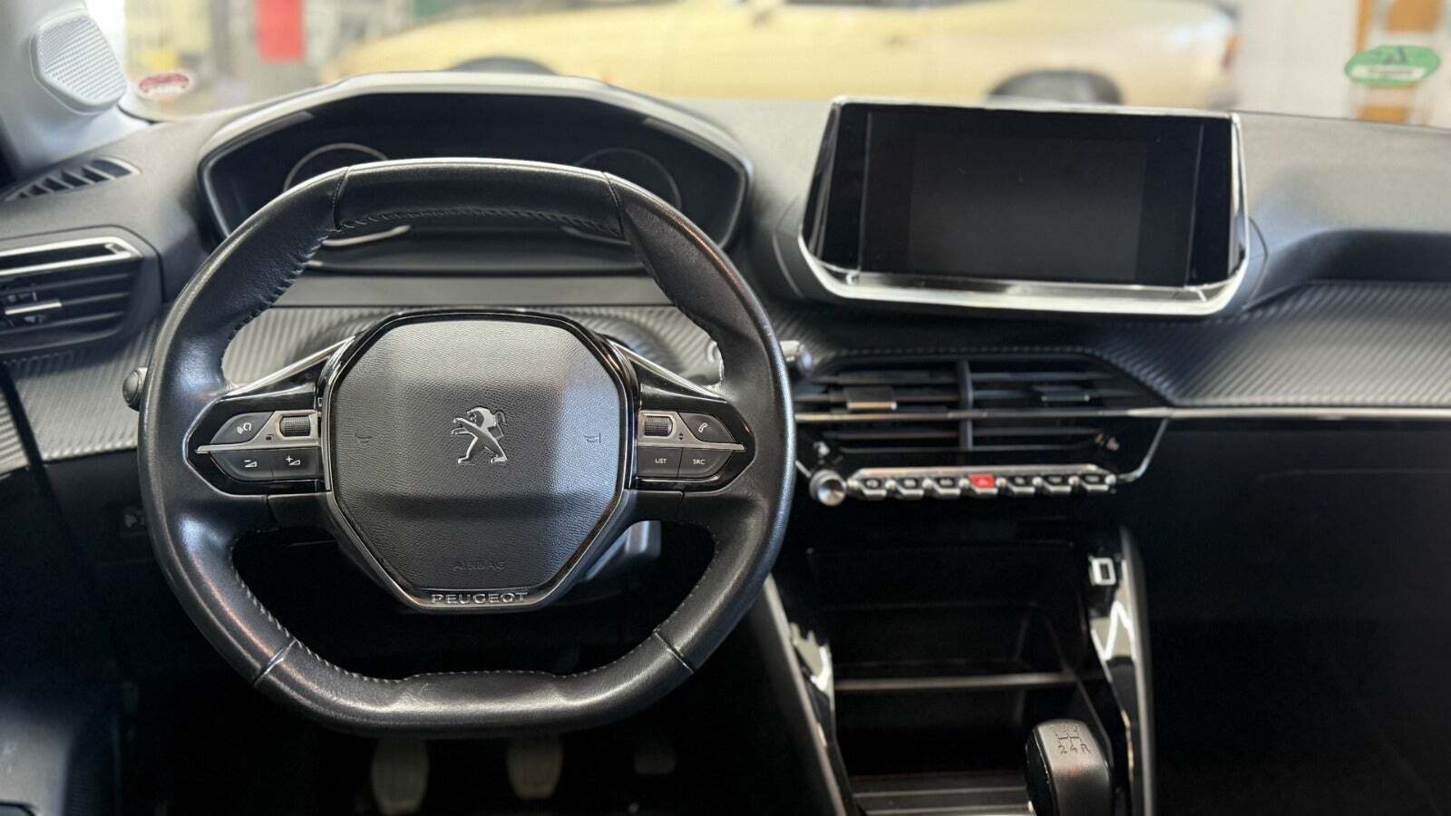 Hvid Peugeot 208 fra 2020