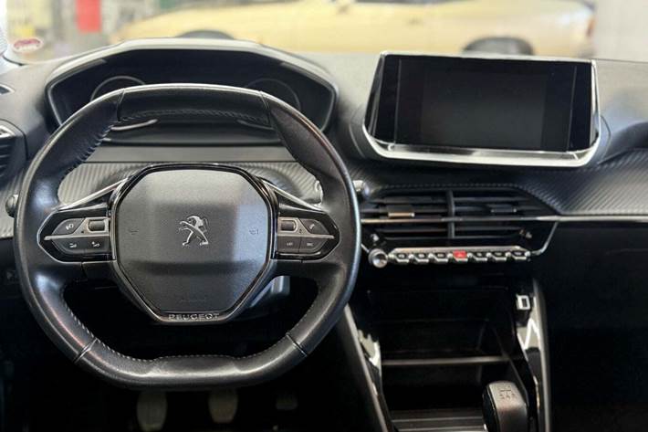 Hvid Peugeot 208 fra 2020