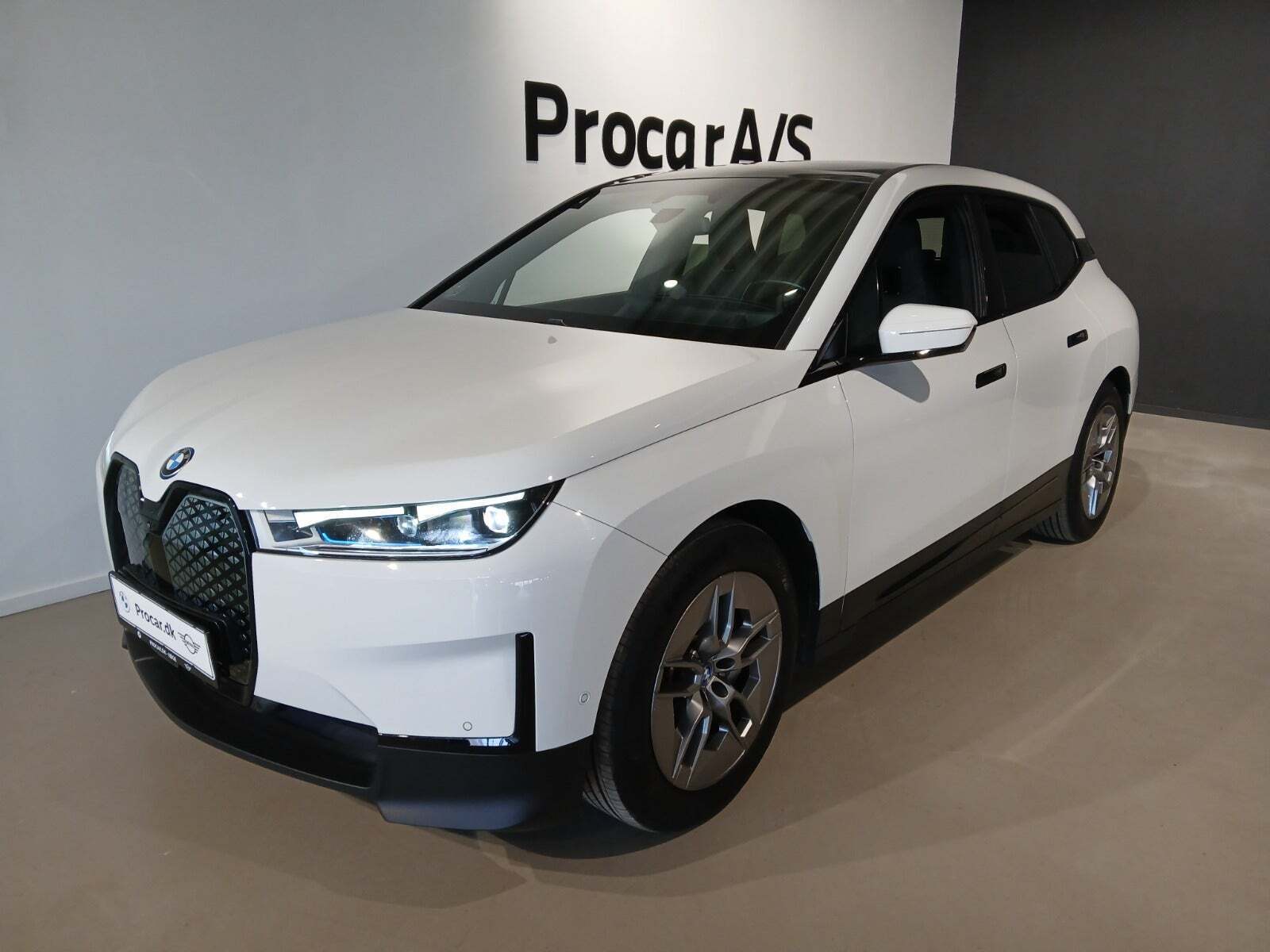 BMW iX xDrive40 Fully Charged