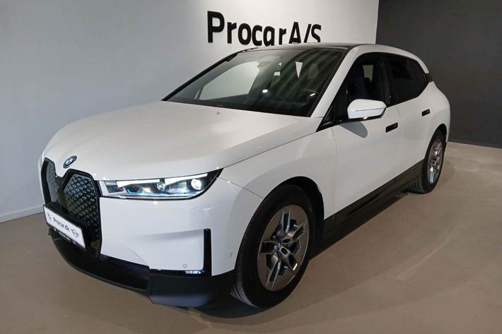 Hvid BMW iX fra 2023
