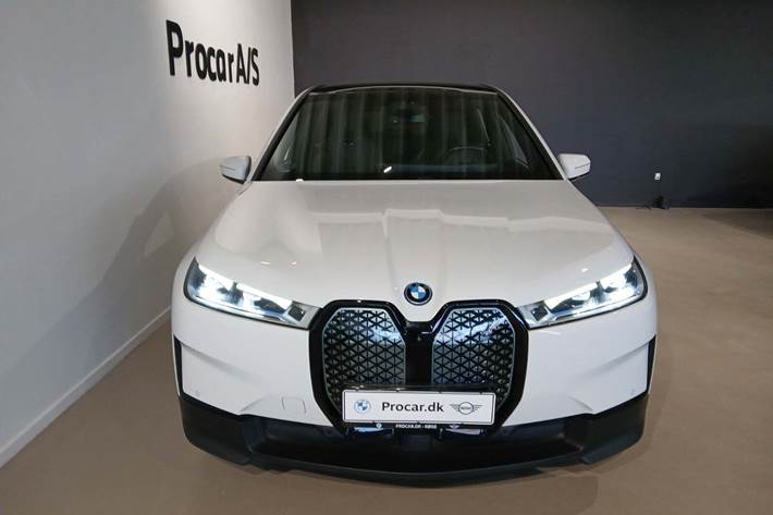 Hvid BMW iX fra 2023