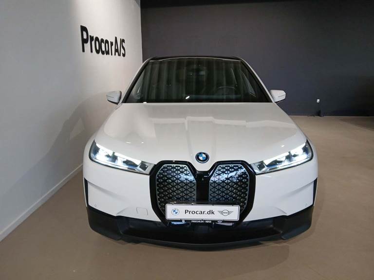 BMW iX xDrive40 Fully Charged