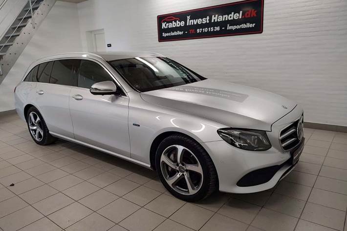 Sølv Mercedes E300 de fra 2020