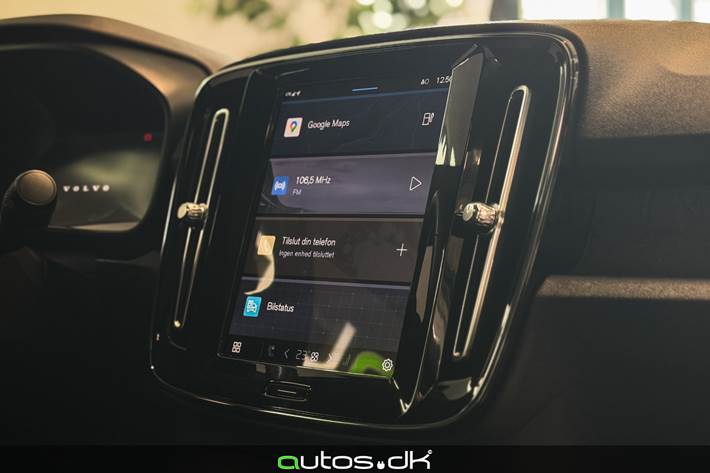 Sølv Volvo C40 fra 2023