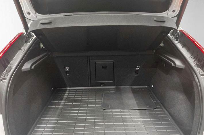 Hvid Volvo C40 fra 2024