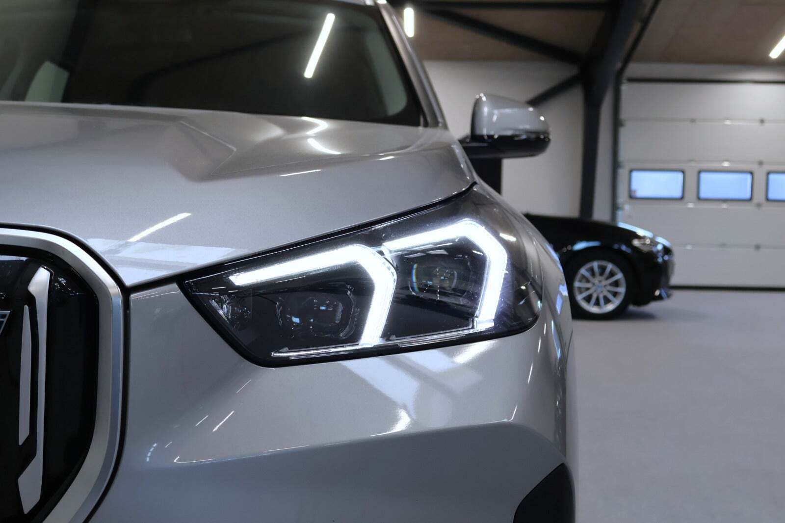 Sølv BMW iX1 fra 2023