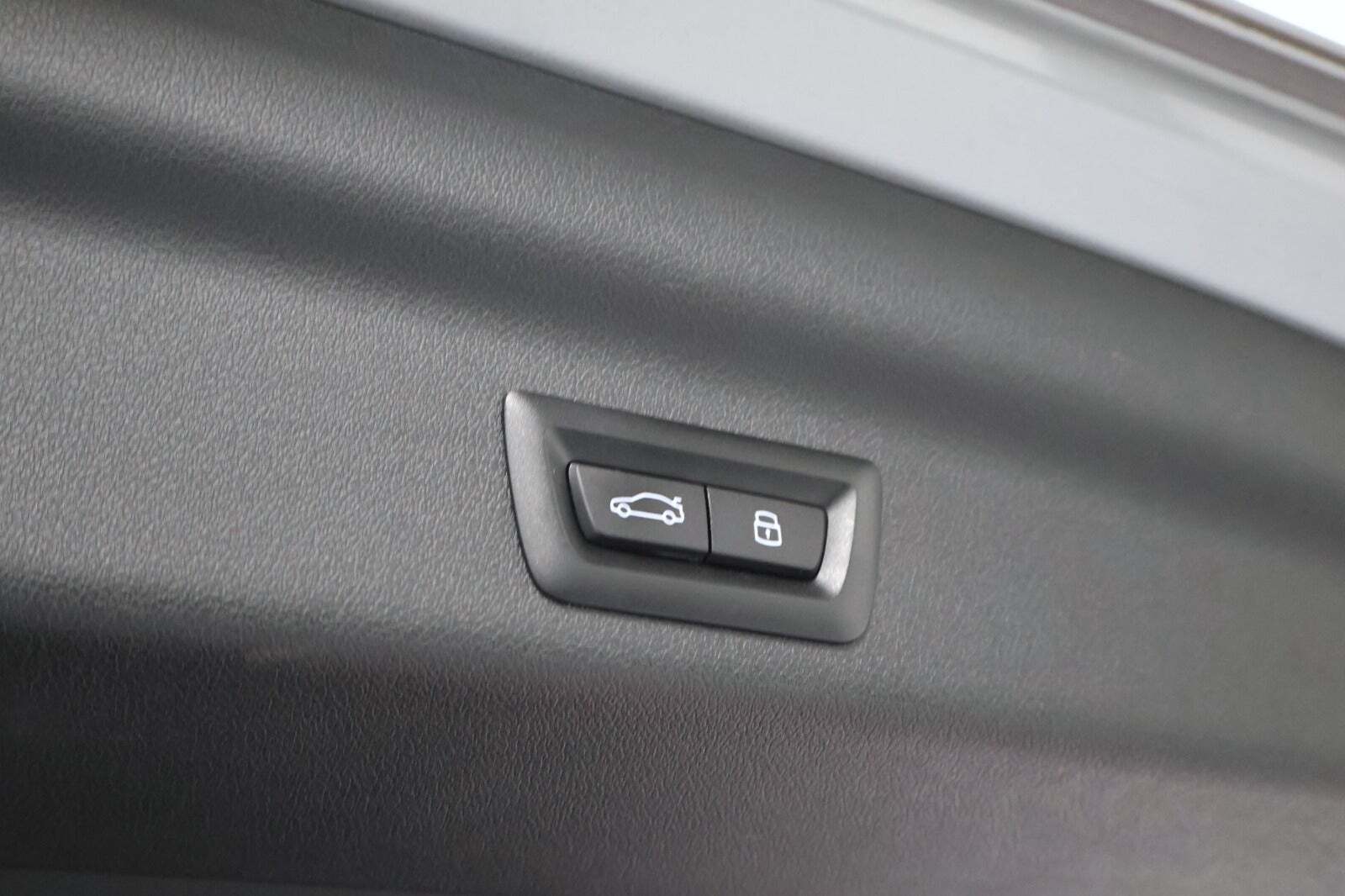 Sølv BMW iX1 fra 2023