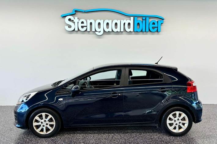 Grå Kia Rio fra 2017