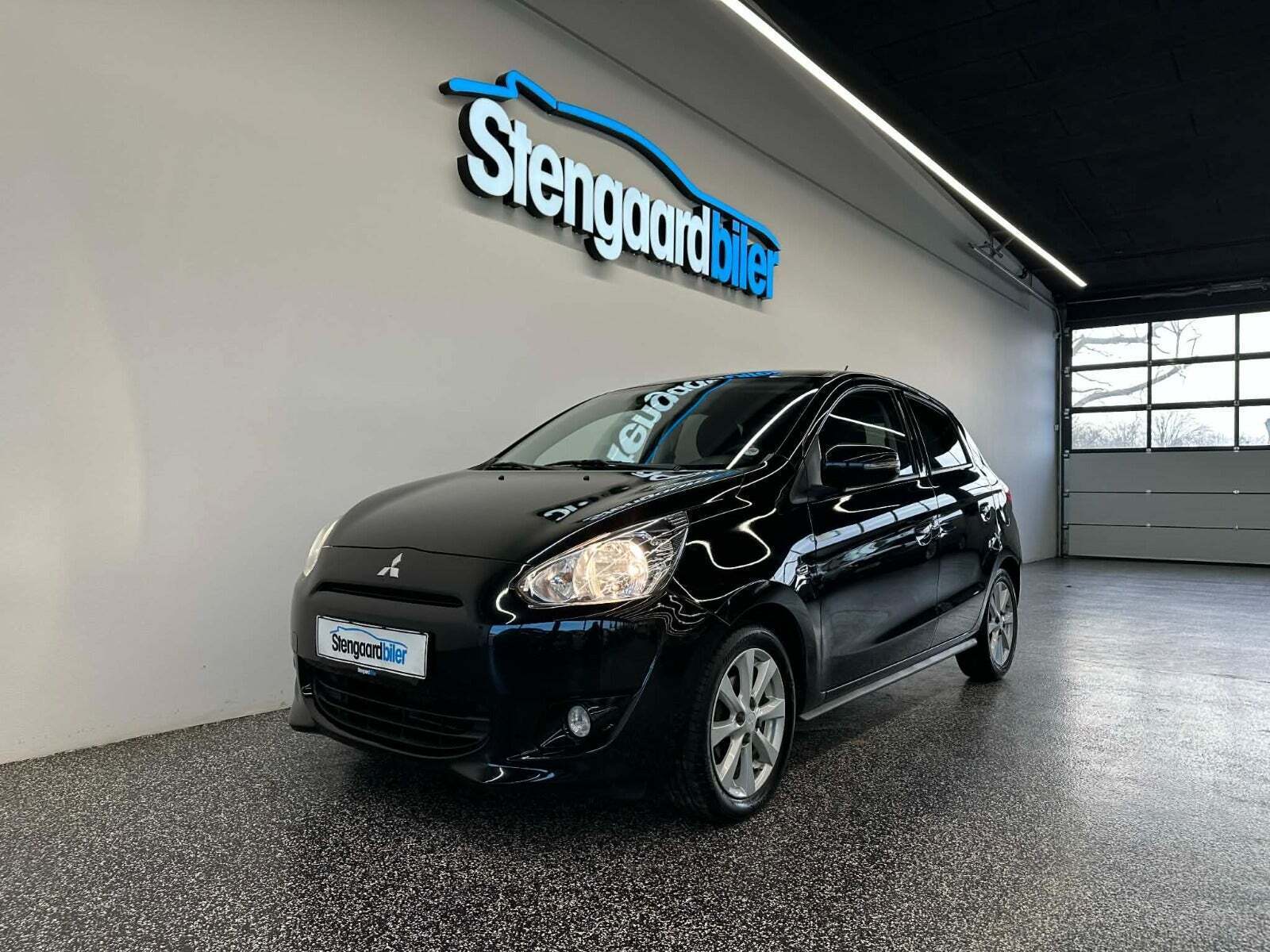 Mitsubishi Space Star 1,2 Black & White CVT