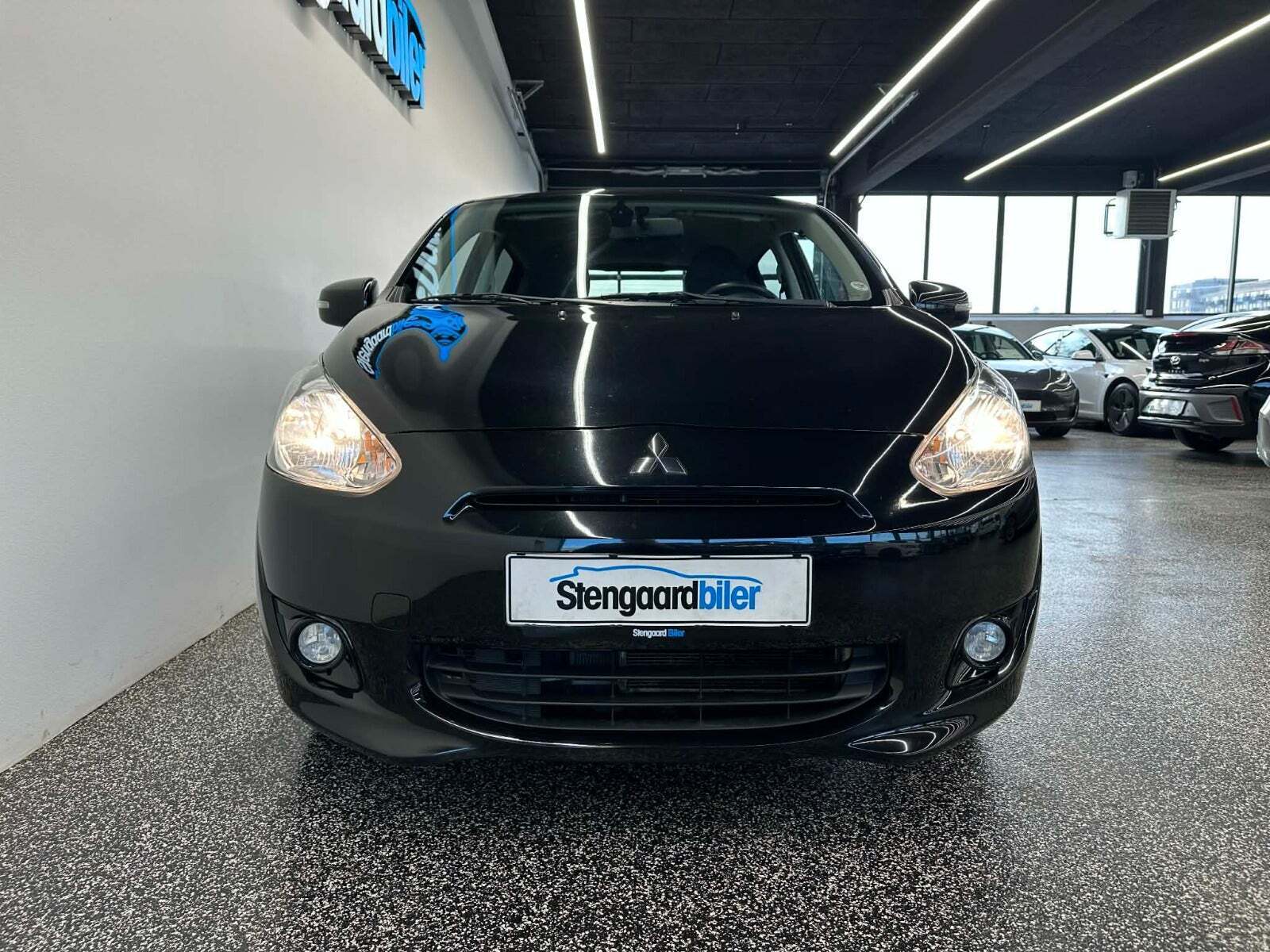 Mitsubishi Space Star 1,2 Black & White CVT