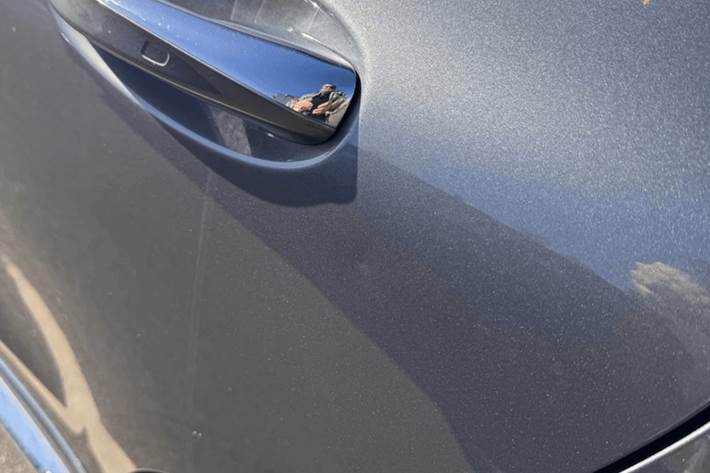 Grå Mercedes EQC400 fra 2020