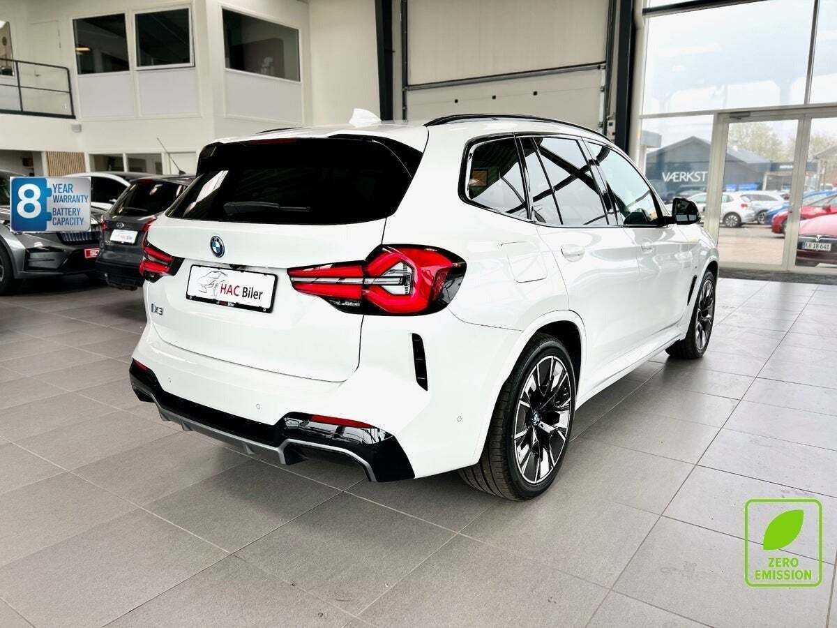 Hvid BMW iX3 fra 2024