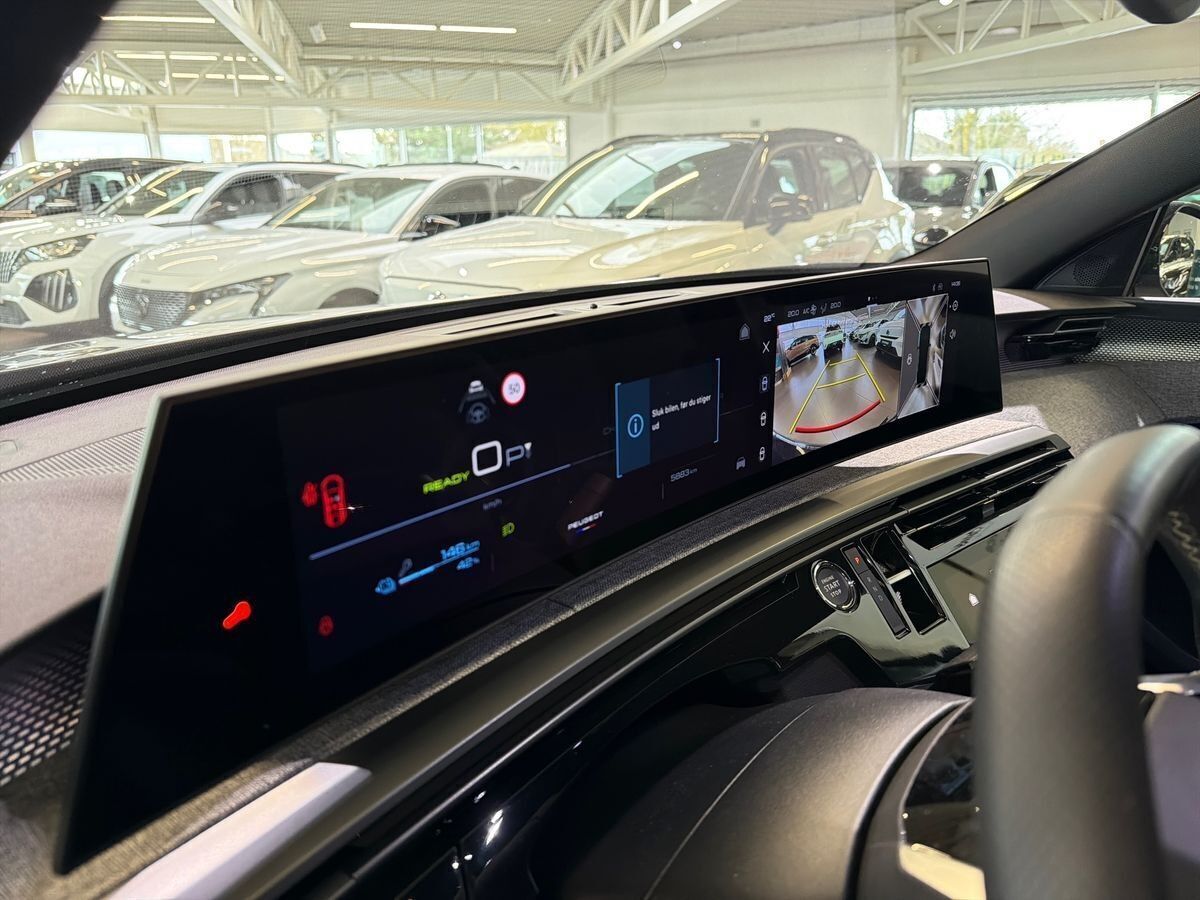 Grå Peugeot e-3008 fra 2024