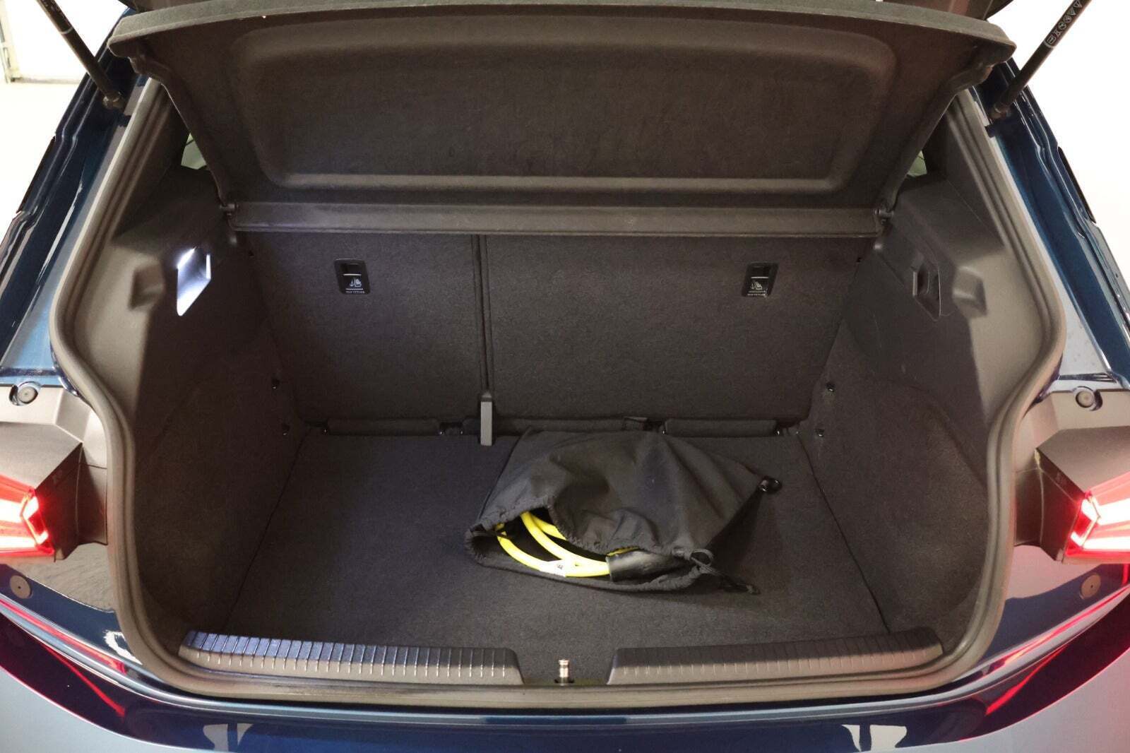 Blå Cupra Born fra 2023