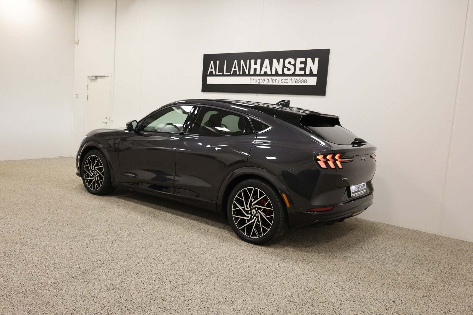 Grå Ford Mustang Mach-E fra 2022
