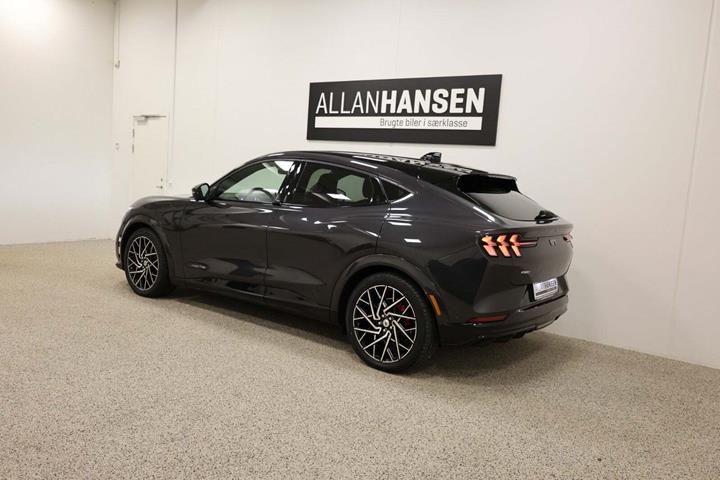 Grå Ford Mustang Mach-E fra 2022