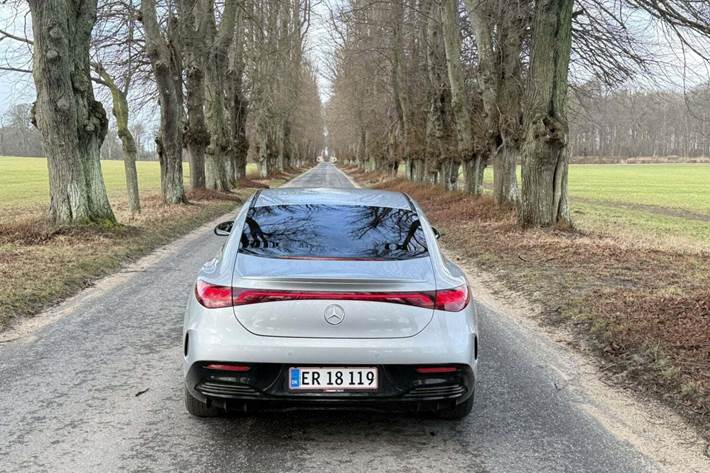Sølv Mercedes EQE350+ fra 2022