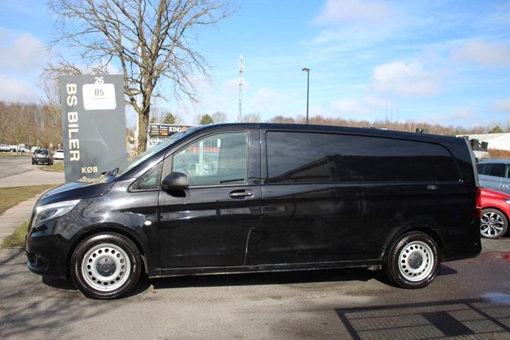 Sort Mercedes Vito 119 fra 2016