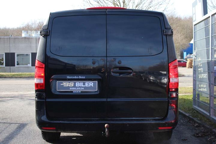 Sort Mercedes Vito 119 fra 2016 set udefra