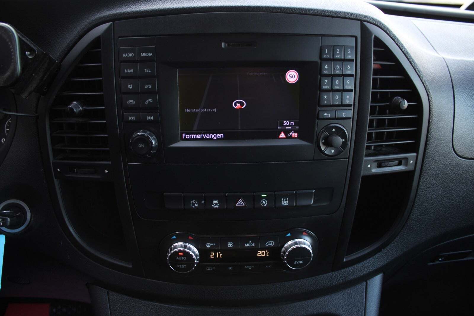 Sort Mercedes Vito 119 fra 2016 set indefra