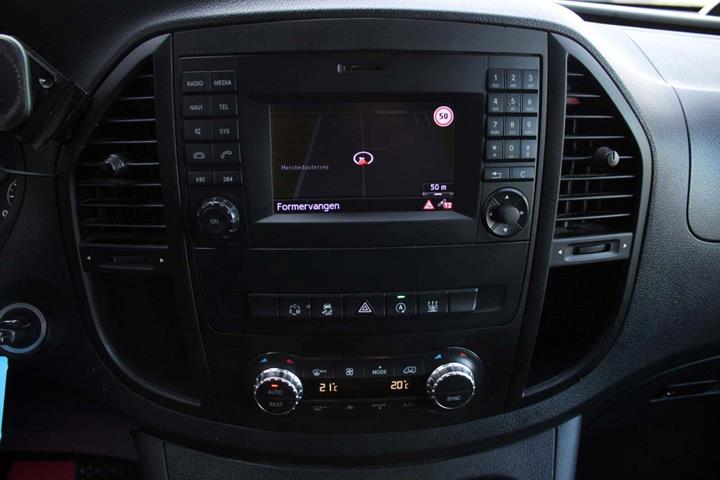 Sort Mercedes Vito 119 fra 2016 set indefra